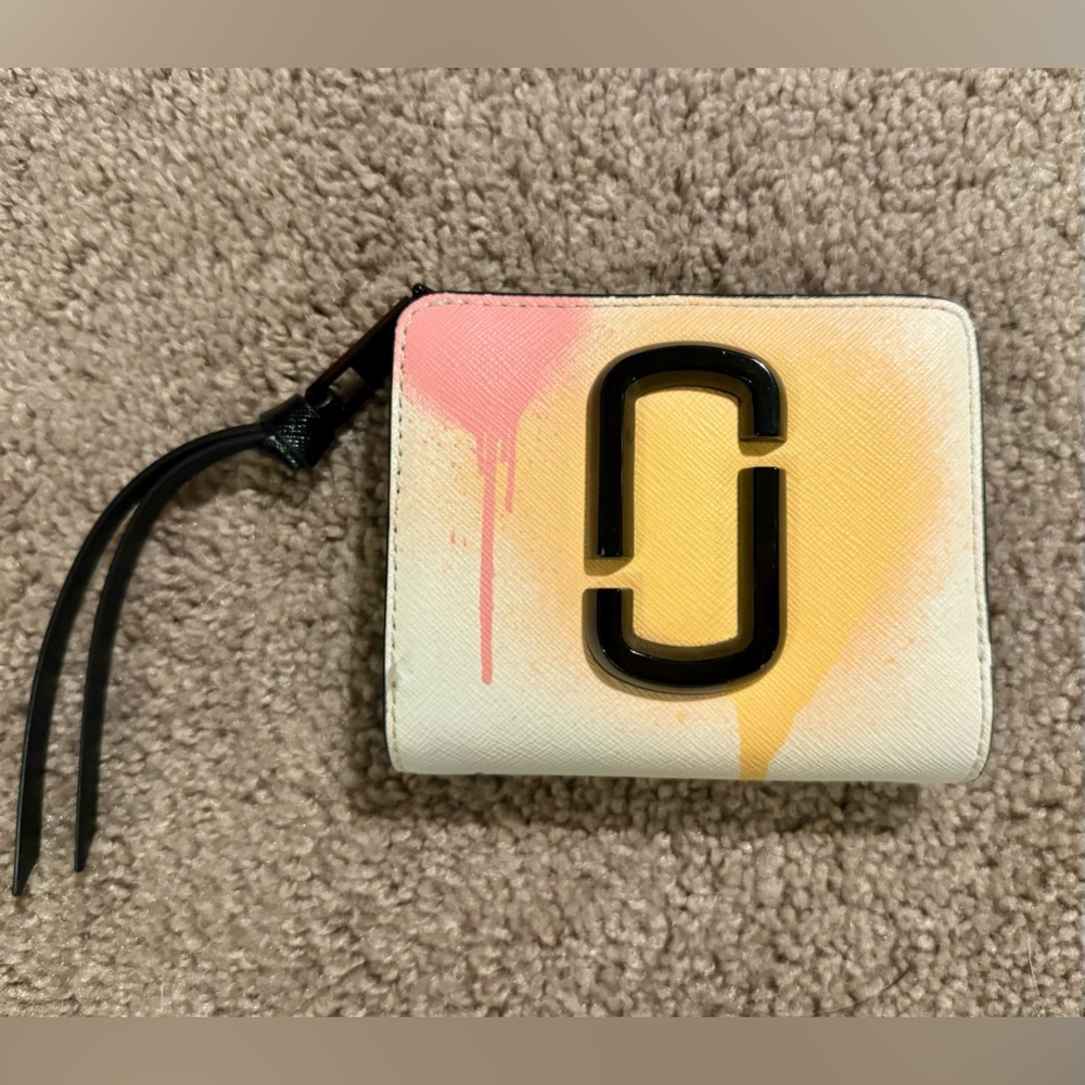 Marc Jacobs The Snapshot Spray Paint Zip Coated Leather Wallet